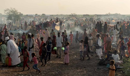 Människor flyr från Sudan till Sydsudan.