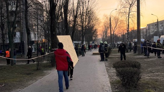 Människor i Charkiv i Ukraina vaknar upp till ännu en morgon av lidande och bombskadade bostäder.