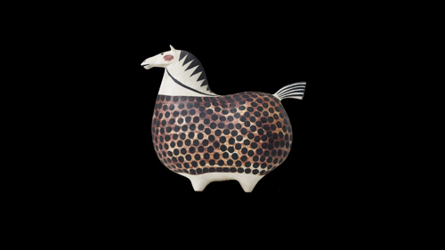 Två flyktingar går hand i hand, iväg från kameran.