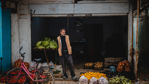 En man förbereder sig för Ramadan i flyktinglägret Zaatari i Jordanien.
