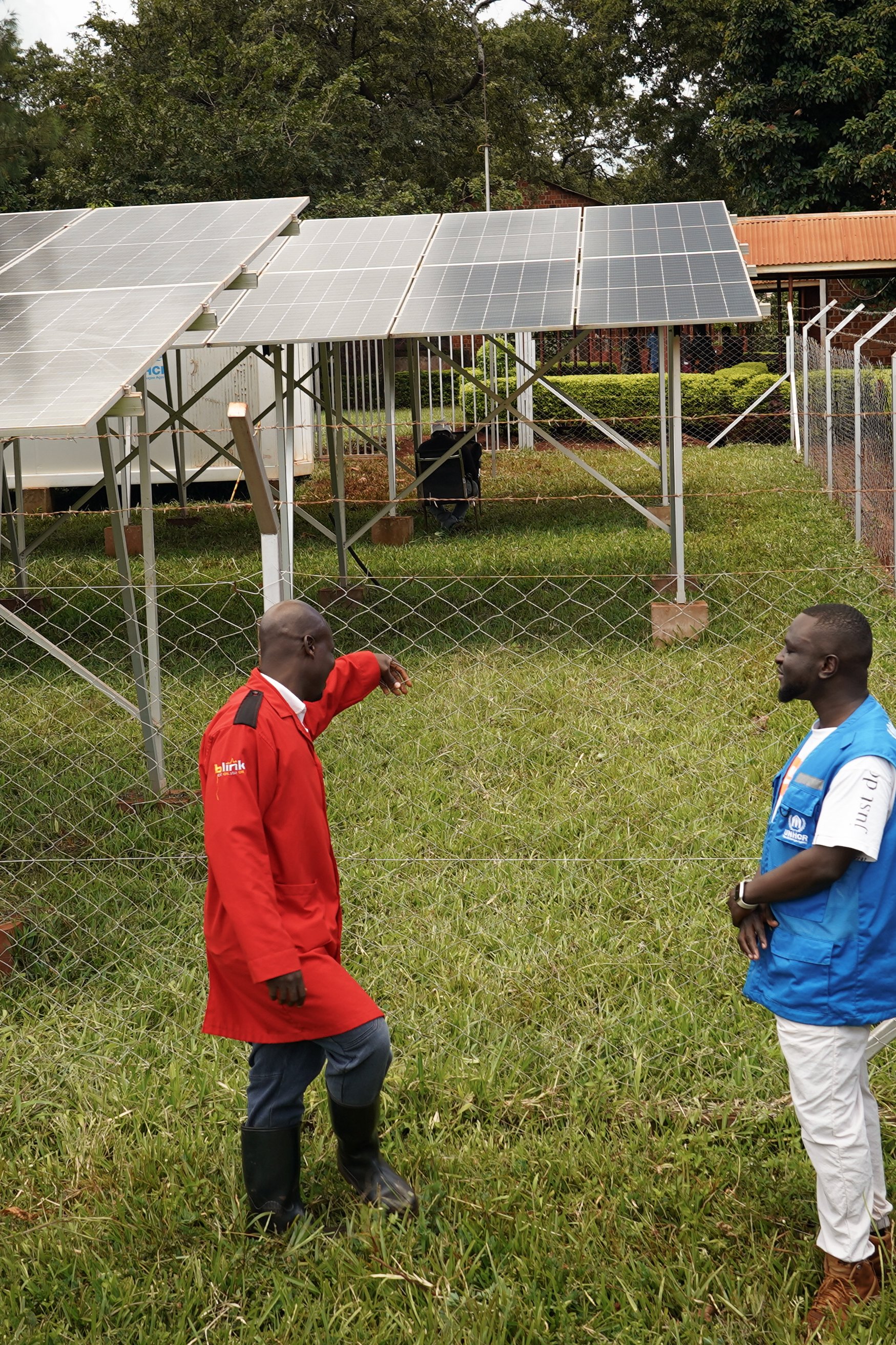 UNHCR och Postkodlotteriets solcellspaneler räddar liv i Tanzania.