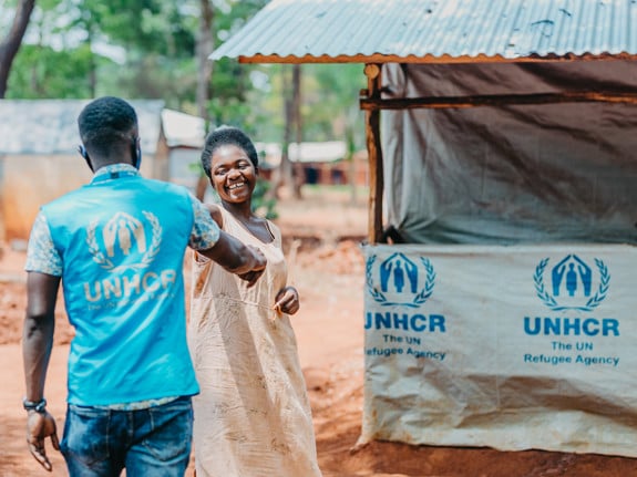 UNHCR hjälper människor på flykt.