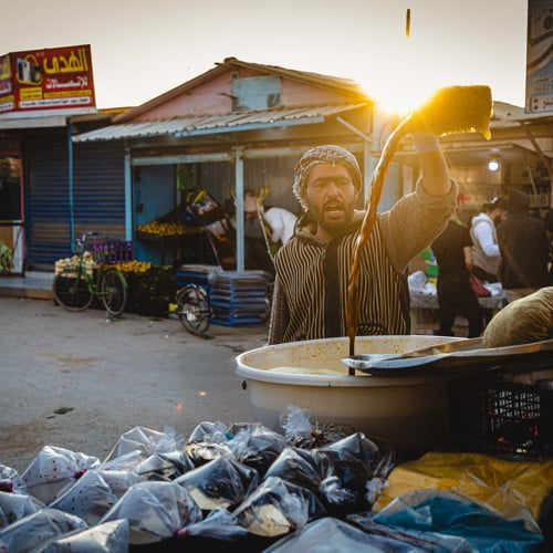 Förberedelser för måltiden Iftar under Ramadan i flyktinglägret Zaatari i Jordanien.