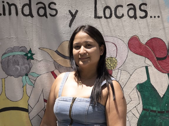 Jehnly är på flykt från Venezuela. Hon och hennes son har fått skydd och en sovplats hos en kvinnoskyddsorganisation i Ecuador, som drivs med stöd från UNHCR.