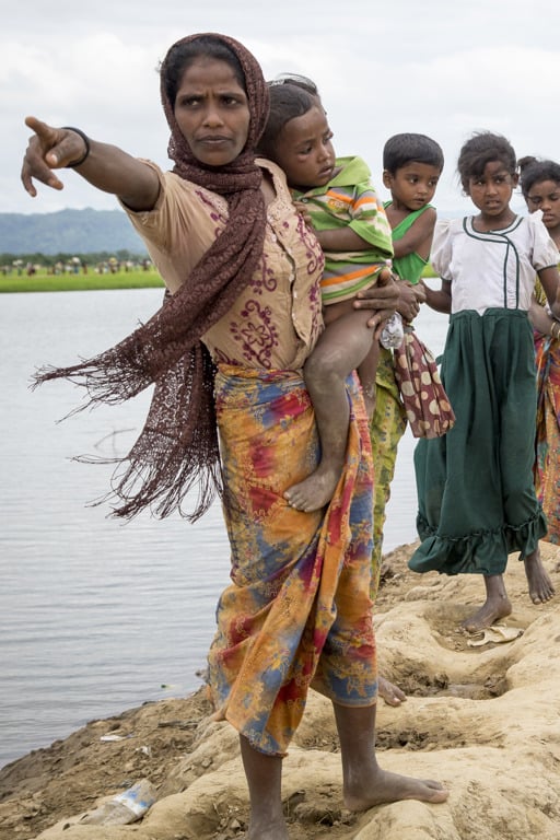 Rohingyaflyktingar från Myanmar söker skydd l Bangladesh.