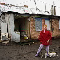 Natalias hem var svårt förstört av missilattacker. När vinter väntar blir livet en fasa. Med hjälp av UNHCR:s akuthjälp med värmande filtar och byggmaterial lyckas hemmet hållas varmt.