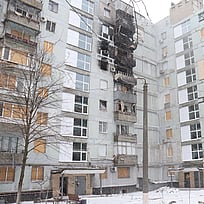 En förstörd byggnad i Ukraina.