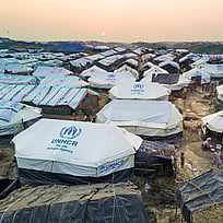 Över en miljon rohingyer har tvingats fly från Myanmar efter årtionden av förföljelse, diskriminering och våld. Nästan alla har tagit sig till grannlandet Bangladesh, där världens största flyktingläger finns.