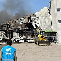 Hjälplager i Ukraina träffat i ryskt flyganfall.