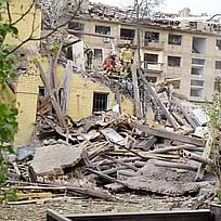 Förstörda av missiler bostadshus i Ukraina.