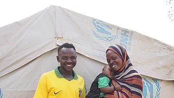 En sudanesisk familj som flytt undan kriget.