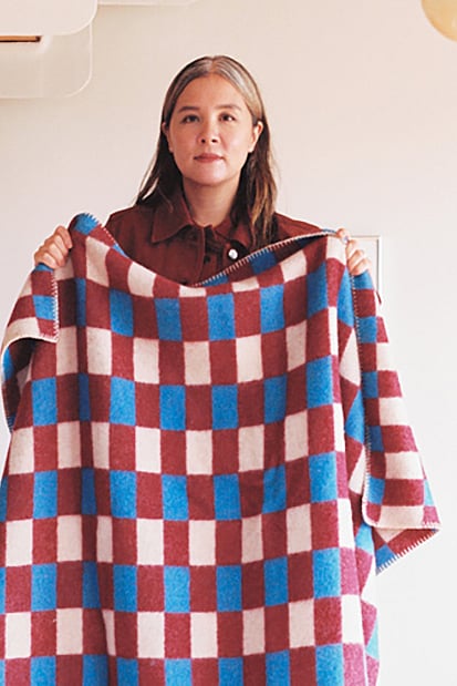 Evelina Kroon med en filt.