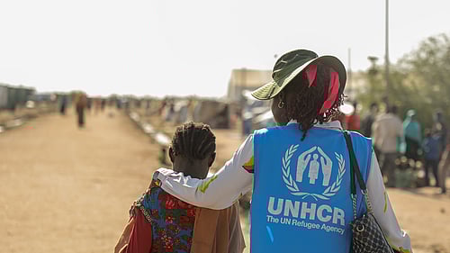 Sedan konflikten i Sudan eskalerade har UNHCR varit på plats och gett livräddande hjälp till nyanlända vid gränsen mellan Sydsudan och Sudan.