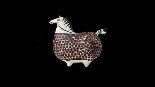 Två flyktingar går hand i hand, iväg från kameran.