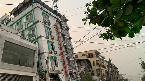 En bild på förstörda byggnader i Mandalay.