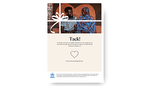 Monicah står framför universitetet.