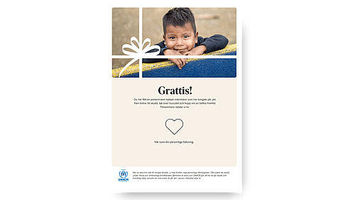 Monicah står framför universitetet.