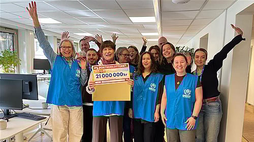 Sverige för UNHCR tar emot 21 miljoner kronor från Postkodlotteriet 2026.