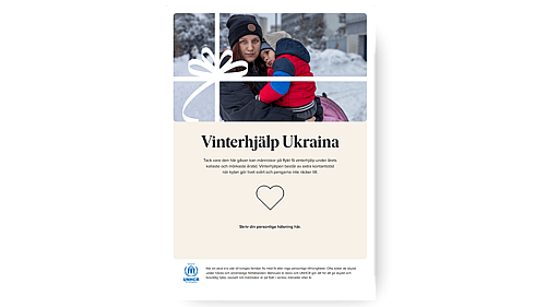 Monicah står framför universitetet.