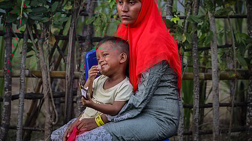 En kvinna och hennes son.