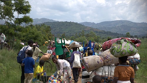 Människor flyr DRK mot Burundi.