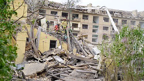 Förstörda bostadshus i Ukraina.