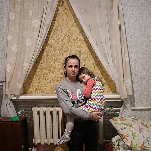 En mamma och hennes dotter är på flykt undan kriget i Ukraina.