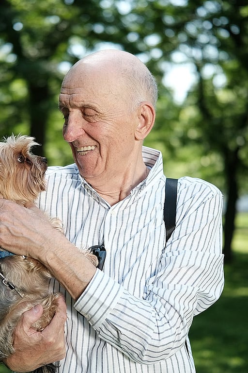 En man och hans hund
