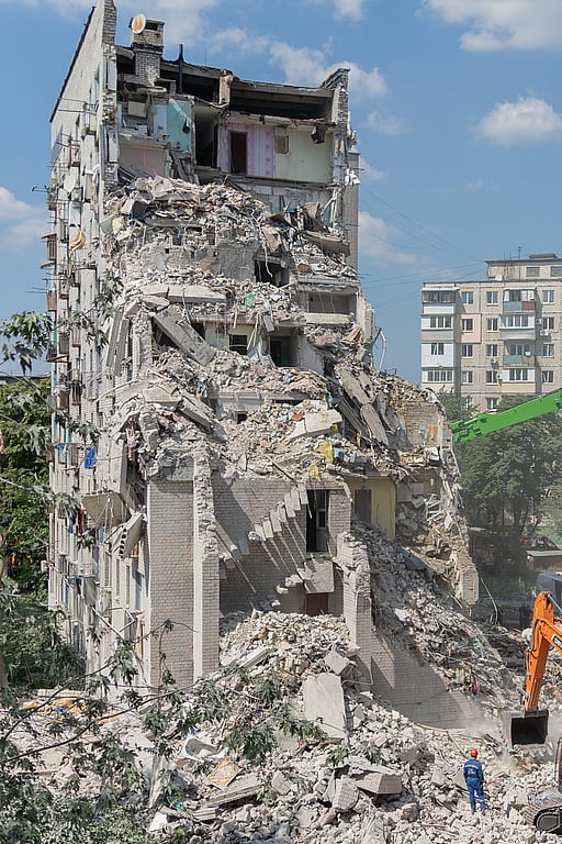 Ett sönderbombat hus i Ukraina.