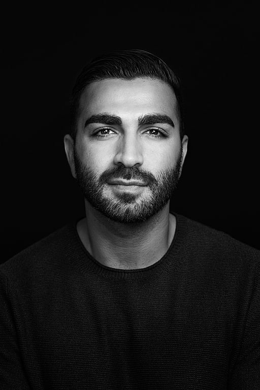 Porträtt Roy Fares.