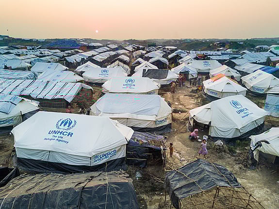 Över en miljon rohingyer har tvingats fly från Myanmar efter årtionden av förföljelse, diskriminering och våld. Nästan alla har tagit sig till grannlandet Bangladesh, där världens största flyktingläger finns.