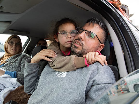 En syrisk familj i sin bil, på väg tillbaka till Syrien