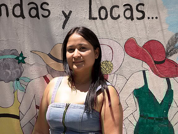 Jehnly är på flykt från Venezuela. Hon och hennes son har fått skydd och en sovplats hos en kvinnoskyddsorganisation i Ecuador, som drivs med stöd från UNHCR.