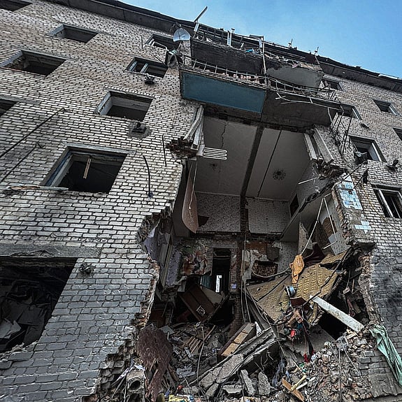 Ukraina attackeras av ryska bombattacker. Nödläget är akut.