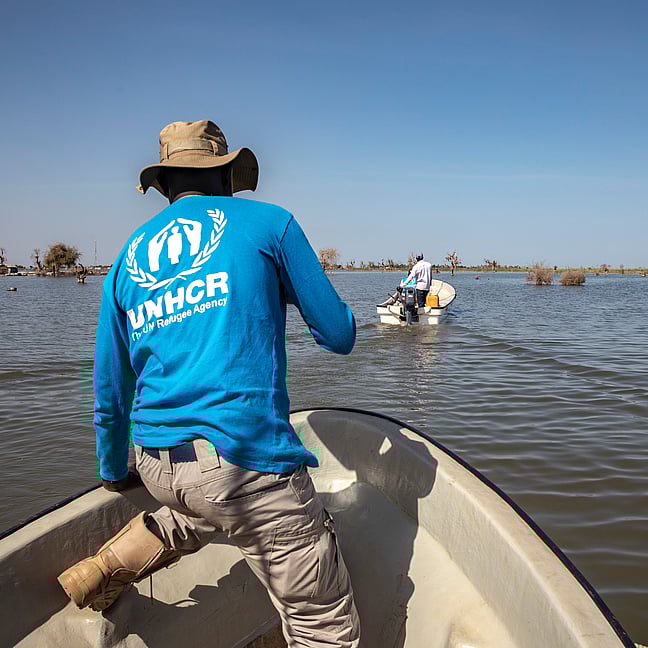 UNHCR:s fältpersonal ger sig ut på båt för att hjälpa i Sydsudan.