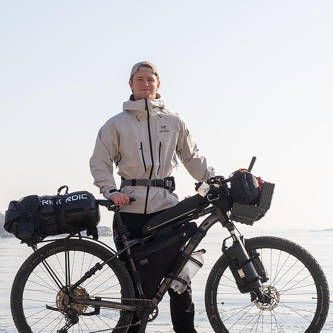 Elliott cyklar till Australien