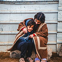 Barn på flykt från Syrien bor i flyktinglägret Zaatari i Jordanien. Nu väntar en svår vinter. Foto: UNHCR/Shawkat Alharfoush