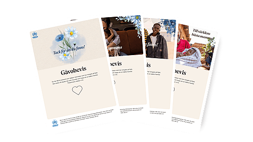 Monicah står framför universitetet.