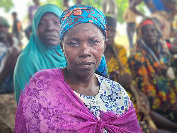 Fatima, 54 år, är en av tusentals människor som flydde efter attacker mot deras byar i Cabo Delgado, Moçambique, i februari 2024.