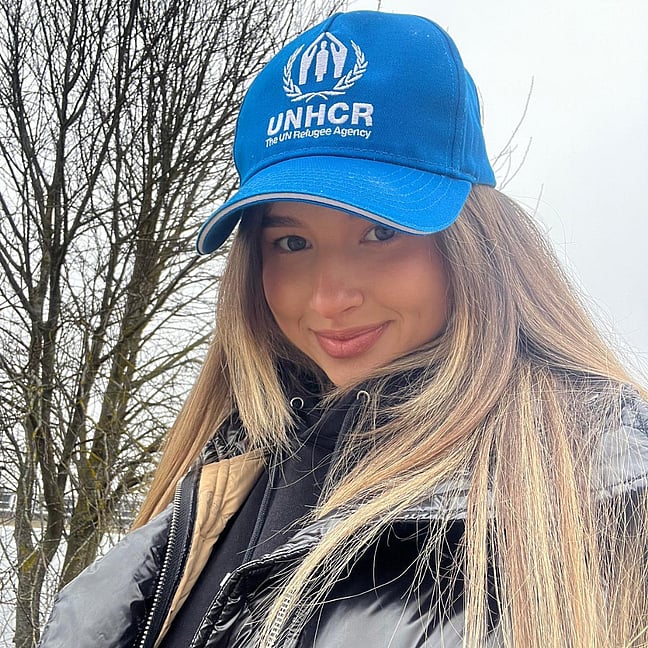 Maria Sur samlar in pengar till krigets Ukraina.