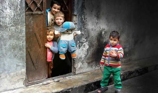 Omfattningen av förstörelsen i staden Aleppo, Syrien, är enorm. Barnen är oskyldiga offer i detta krig