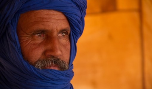 Lång, med piercing och vänliga ögon. Ahmadou är en etnisk tuareg från centrala Mali. 