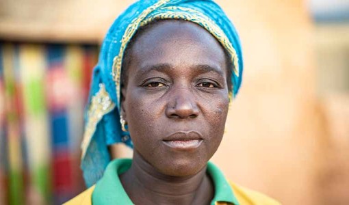 Rinata och hennes barn tvingades fly från våld i hennes by när en väpnad grupp dödade tio familjemedlemmar mitt framför hennes ögon.  