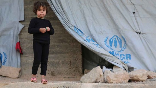 Läget för barn och familjer i Syrien är livsfarlig. Många lever utan trygghet och grundläggande rättigheter. Matpriserna är åtta gånger högre idag än innan kriget startade.