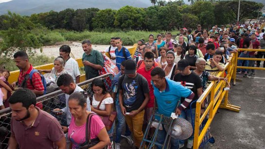 Tusentals människor korsar gränsen över Simon Bolivar-bron från Venezuela till Colombia varje dag. Läget väntas bli sämre. UNHCR stärker insatserna.