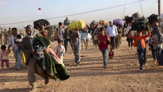  Syriska kurder strömmade över gränsen till Turkiet under helgen. 