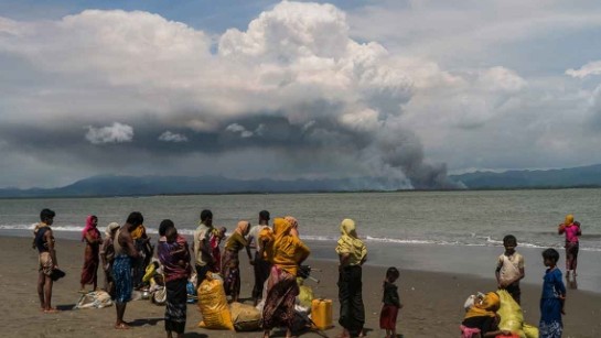Bangladesh. / September 2017 Foto: UNHCR/Adam Dean Rohingya-flyktingar berättar om nedbrända byar i Burma. Många flyr med båt till Bangladesh. / September 2017 Rohingya-flyktingar berättar om nedbrända byar i Burma. Många flyr med båt till Bangladesh. September 2017 