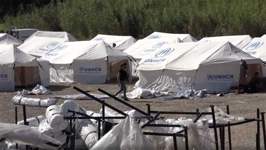 UNHCR har skickat 2000 familjetält och annan nödhjälp till människor som blivit hemlösa efter branden i Moria-lägret. 
