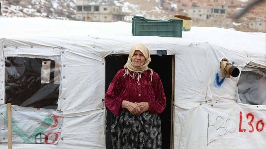 Shakiba och hennes man Hassan flydde från sitt hem i krigshärjade Syrien för sex år sedan. Varje vinter i tältlägret ger nya bekymmer. 