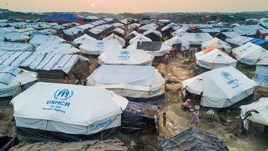 En av världens mest tätbefolkade platser. Flyktinglägret Kutupalong i Bangladesh är hem för 800 000 människor. Utbrott av pandemin är förödande.